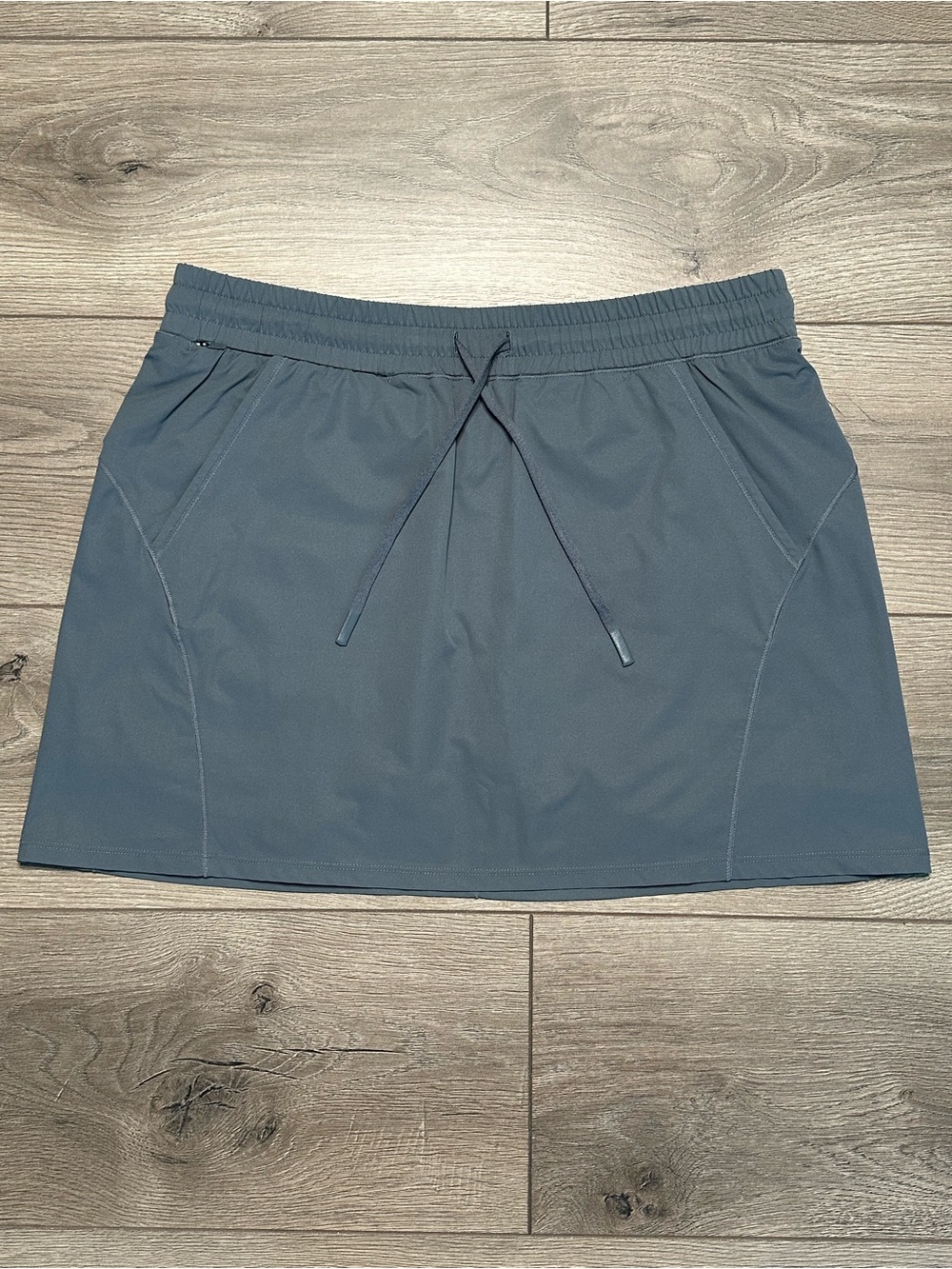 Title Nine Switchback Mid Rise Ultralight Stretch Hiking Skirt Skort Gray Medium